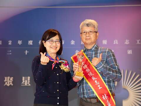 林雍善隊長於112年榮獲本市「金鑽獎優良志工」。(圖片來源：臺北市政府工務局公園路燈工程管理處)
