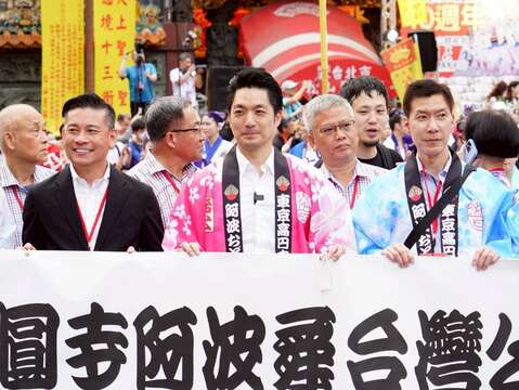 臺北市長蔣萬安4月18日傍晚出席公演開幕活動，高度肯定松山慈祐宮搭建起臺日文化友誼橋梁(圖片來源：臺北市政府秘書處媒體事務組)