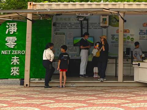 行動環保教育車-淨零未來館(圖片來源:臺北市政府工務局公園路燈工程管理處)