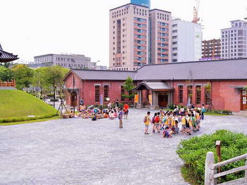 照片1 西本願寺廣場-提供充分活動空間