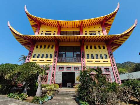 法雨寺是日據時期建造,造型、色彩特殊(圖片來源:臺北市政府工務局大地工程處)