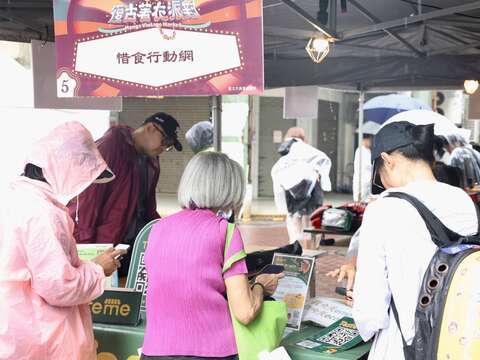 惜食生活推廣攤位，邀民眾一同實踐綠色生活(圖片來源：臺北市商業處)
