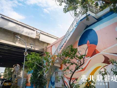 This embankment mural radiates nostalgia, community spirit and cultural charm.