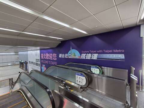 搭捷運就能感受運動魅力,國父紀念館站宣傳牆邀您一同迎接2025雙北世界壯年運動會!(圖片來源:臺北大眾捷運股份有限公司)