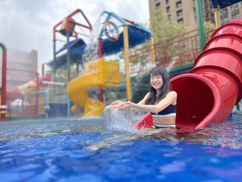 水鄉庭園設有溜滑梯、大人小孩玩的不亦樂乎(圖片來源:臺北自來水事業處)