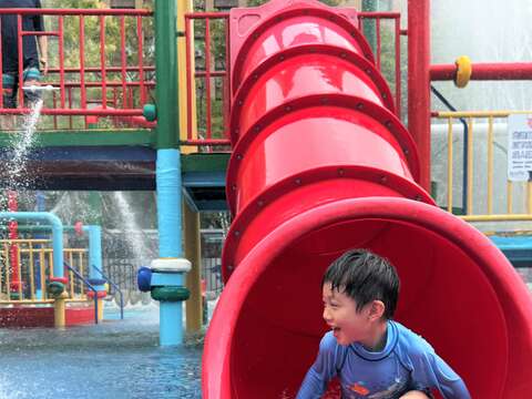水鄉庭園設有溜滑梯(圖片來源:臺北自來水事業處)