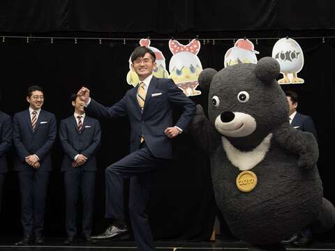 世大運宣傳大使熊讚向WORLD ORDER請益招牌機械舞