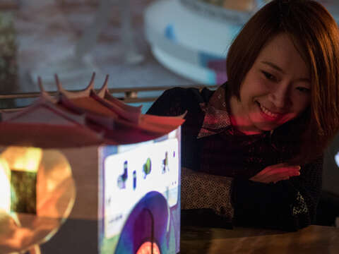 台北ランタンフェスティバルメインランタン「小奇鶏家族」 ついに登場！  10名以上の台湾アーティストが作り上げたユニークなランタンエ リアが 台北城をきらめかせる