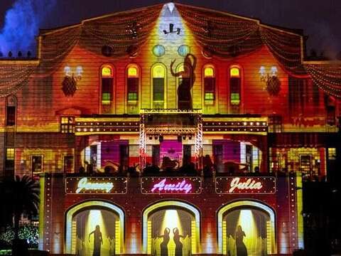 今年台北燈節重點光雕區之一中山堂《西城大戲院》自即日起至2月12日，每晚7時至11時演出光雕秀