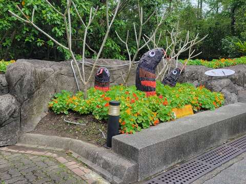 臺北市立動物園赤腹游蛇裝置（資料來源：臺北市立動物園提供）