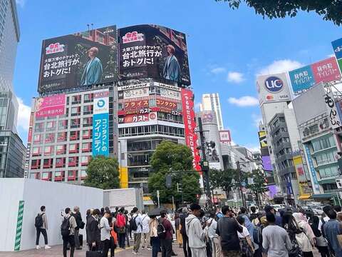 位於東京心臟地帶的澀谷廣場大型戶外廣告牆自即日起播放中間淳太於臺北拍攝的精彩影像,創造高密度曝光與社群話題熱潮。(圖片來源:臺北市政府觀光傳播局)