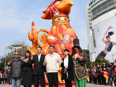 臺北燈節11日將舉行西城嘉年華花車遊行，日珥雞花車亮相