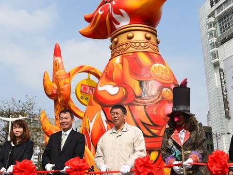 台北市長柯文哲（左4）出席日珥雞剪綵活動