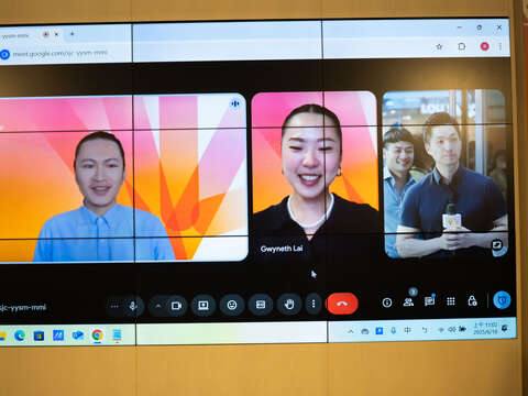 Mayor Wan-an Chiang has a video call with Gwyneth, a Taipei youth currently doing an internship in Bangkok, Thailand, and her department supervisor.