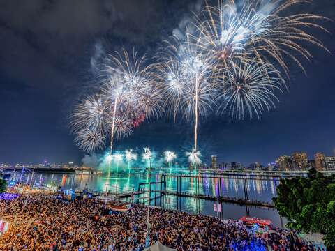 大稻埕夏日節將在8月施放4場煙火，點亮夏日夜晚。(圖片來源：臺北市政府觀光傳播局)