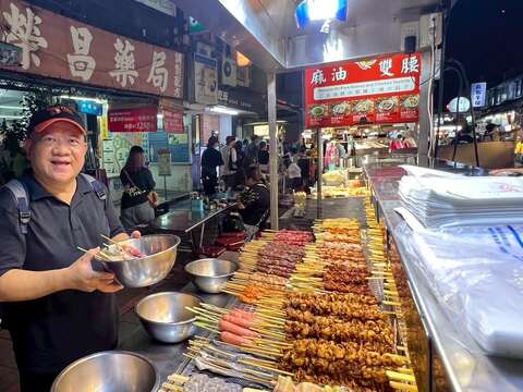 「肉在瘋狂」讓貓大爺連等待現烤時都充滿樂趣(圖片來源：臺北市市場處)