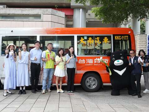 台灣好行~北投-竹子湖線新車造型亮相(圖片來源：臺北市政府觀光傳播局)