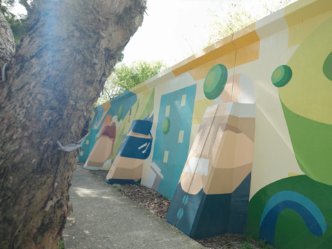By using the angles of the retaining wall, the mural outlines the facial features of various characters, adding delightful surprises and visual depth