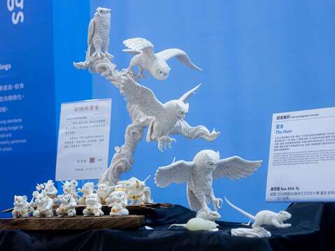 國際蔬果雕刻比賽常勝軍高世達老師,於藝鳴驚人展區展出精湛的蔬果雕刻藝術作品。(圖片來源:台灣觀光協會)