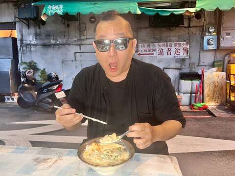 「以琳廣東粥」配料豐富，每一口都讓人大呼過癮,是上班族午餐外帶的首選(圖片來源：臺北市市場處)