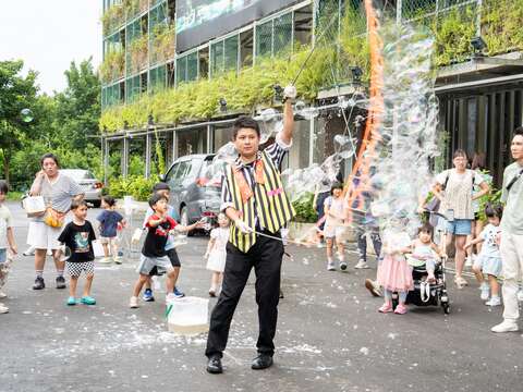 2025年孩子生活節泡泡秀與親子互動