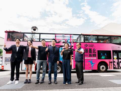 「潮臺北TRENDY TAIPEI」限定雙層觀光巴士「潮專車」在8月30、31日啟程，每天有5個班次。(圖片來源：臺北市政府文化局)