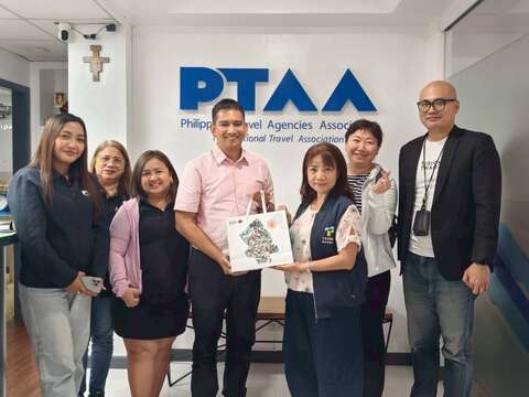 觀傳局洪梅雲科長拜會菲律賓最大的旅行社協會PTAA副主席Mr. Dominic Castillejos。(圖片來源：臺北市政府觀光傳播局)