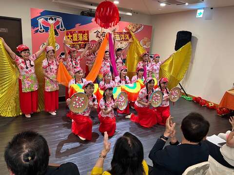 中原舞蹈班暖場表演-客家小炒舞(圖片來源:臺北市政府客家事務委員會)