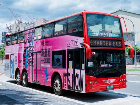 「潮！專車」路線將帶領民眾走訪臺北101、松山文創園區、臺北流行音樂中心參加「JAM JAM ASIA 亞洲音樂節」。(圖片來源：臺北市政府文化局)