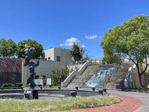 迪化休閒運動公園主要人行出入口(圖片來源：臺北市政府工務局衛生下水道工程處)