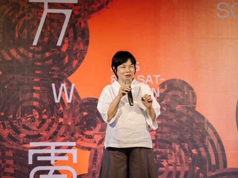 水源之心藝術團隊代表-蔚龍藝術王玉齡總經理致詞(圖片來源：臺北市政府文化局)