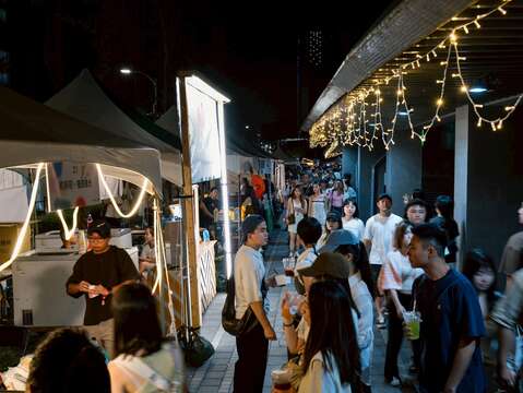 人氣美食市集攤位(圖片來源：臺北市政府文化局)