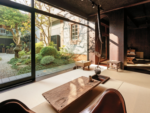 建築巡禮-3 「裏Ura.219」的咖啡空間結合光影、綠景與美食,帶來豐富的感官體驗。(圖/裏Ura.219)