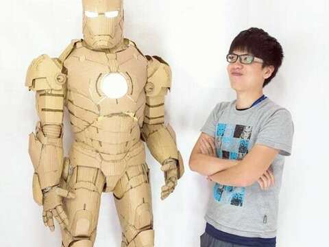 國際紙雕藝術家鍾凱翔與他的作品