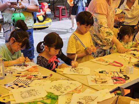 親子DIY手作體驗展現創意作品（圖片來源：臺北市商業處）