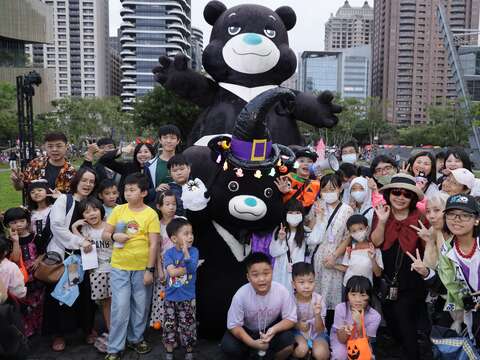 臺北市吉祥物「熊讚」首次參加桃園萬聖城活動（圖片來源：臺北市政府觀光傳播局）