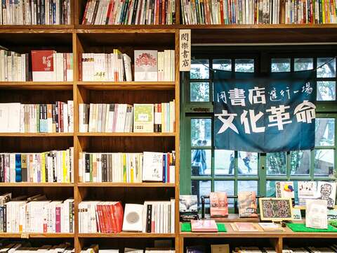 書店不只能賣書，更能成為文化、思想交流的異言堂。（施純泰攝）