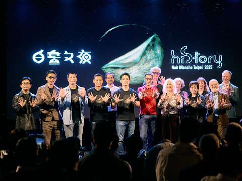 2025臺北白晝之夜《Night Story Open》開幕儀式之大合照(圖片來源:臺北市政府文化局)