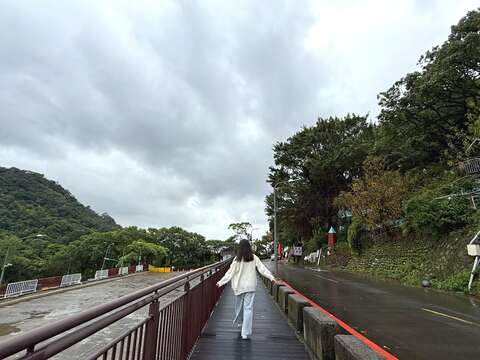 白石湖吊橋前人車分道（圖片來源：臺北市政府工務局大地工程處）