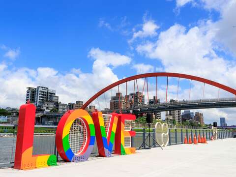 Upgrade completed at popular selfie destination in Taipei City Love at first sight with Xikou Wharf