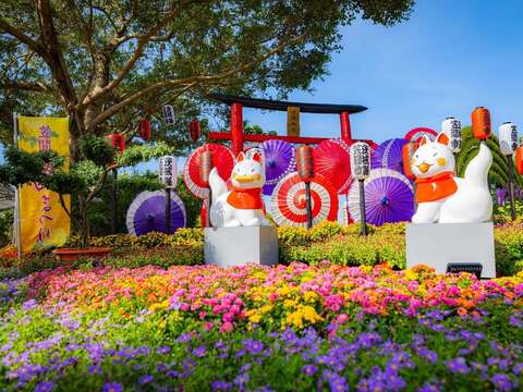 以濃濃的日式風情呈現「菊開祈願・台日友好 笠間菊花節」帶您完成遊日旅行的夢想(圖片來源:臺北市政府工務局公園路燈工程管理處)