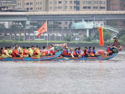 台北霞海城隍文化節_龍舟祭江