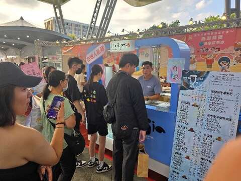 商圈嘉年華-台北生活祭-民眾於現場消費商圈美食