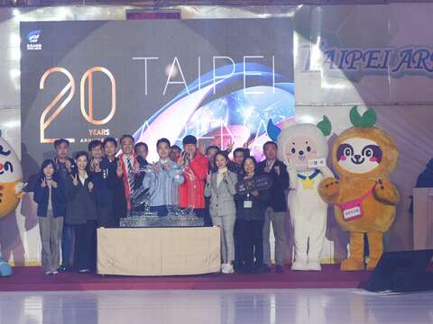 台北小巨蛋20周年-大合照（圖片來源：臺北大眾捷運股份有限公司）