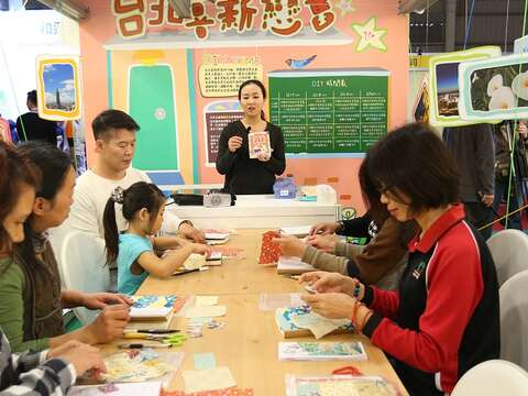 臺北喜新戀舊DIY專區，讓民眾親身體驗手作的樂趣。