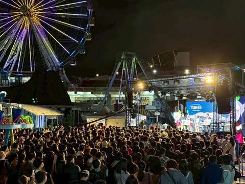 「夜色中的兒童新樂園，音樂與燈光交織最迷人」（圖片來源：臺北大眾捷運股份有限公司）