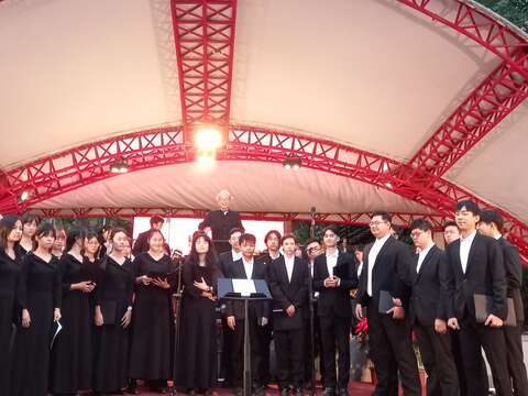 葉樹涵教授率領臺師大管樂隊及合唱團演出磅礡雋永樂曲（圖片來源：臺北自來水事業處）