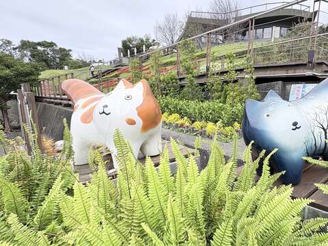 可愛的公仔(圖片來源:臺北市政府工務局公園路燈工程管理處)