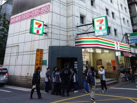 北市觀光傳播局於今年1月14日針對信義區一再違規經營的非法日租業者，執行斷水斷電措施（圖片來源：臺北市政府觀光傳播局）
