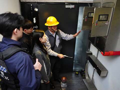 台電公司執行斷電作業（圖片來源：臺北市政府觀光傳播局）